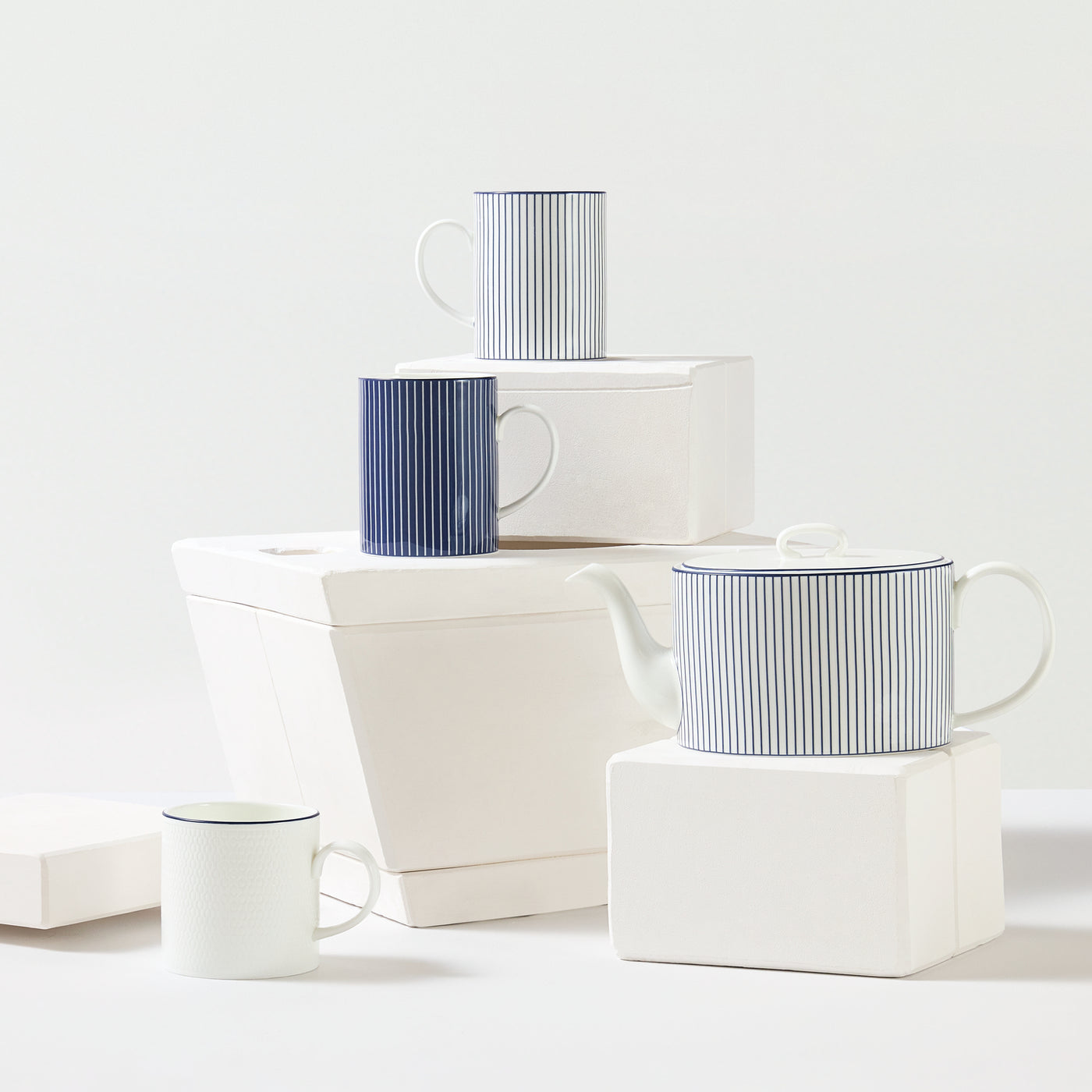 Gio Mug 347ml Pinstripe White