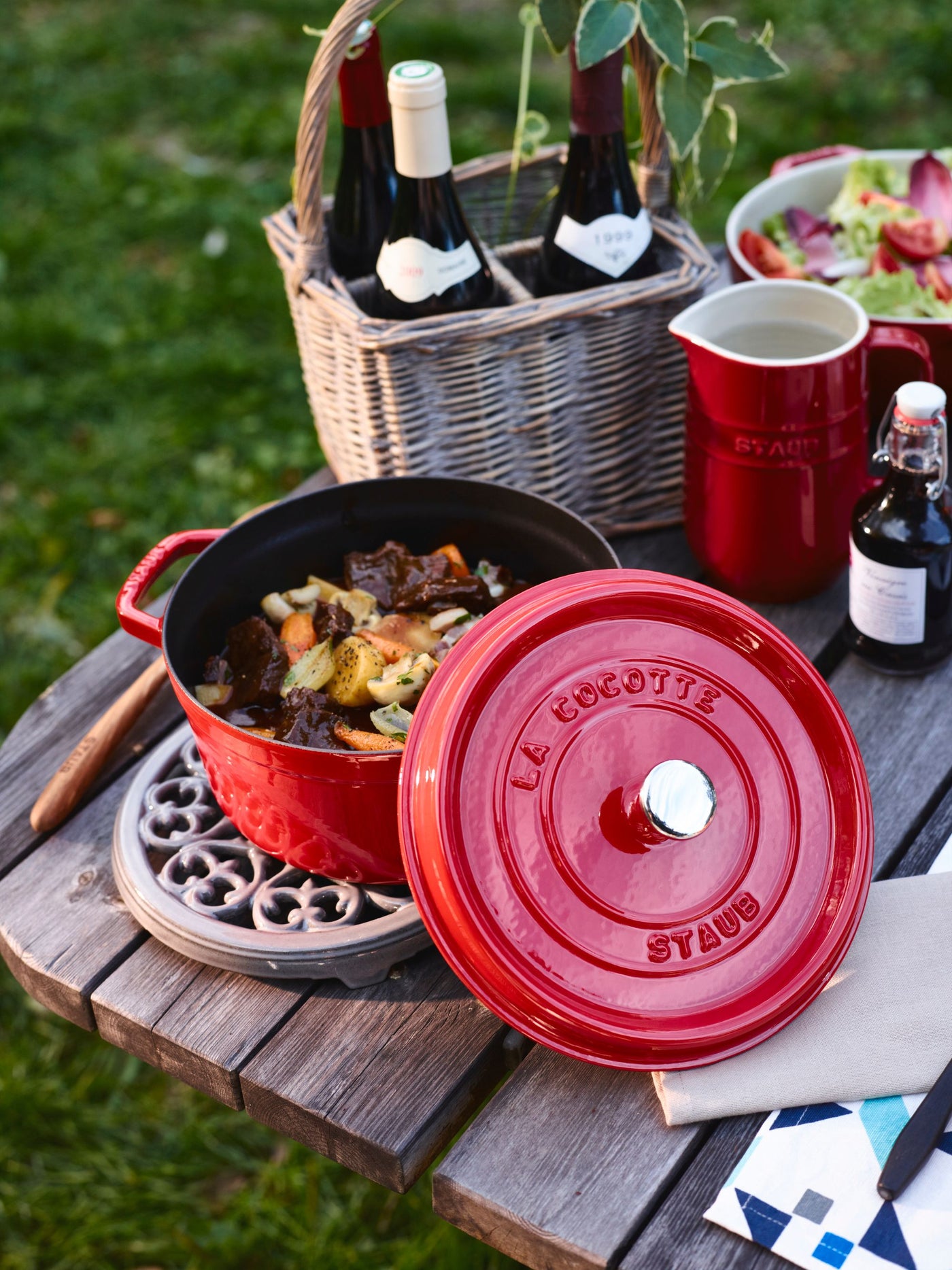 Round Cocotte - 26cm/5.2L Cherry Red