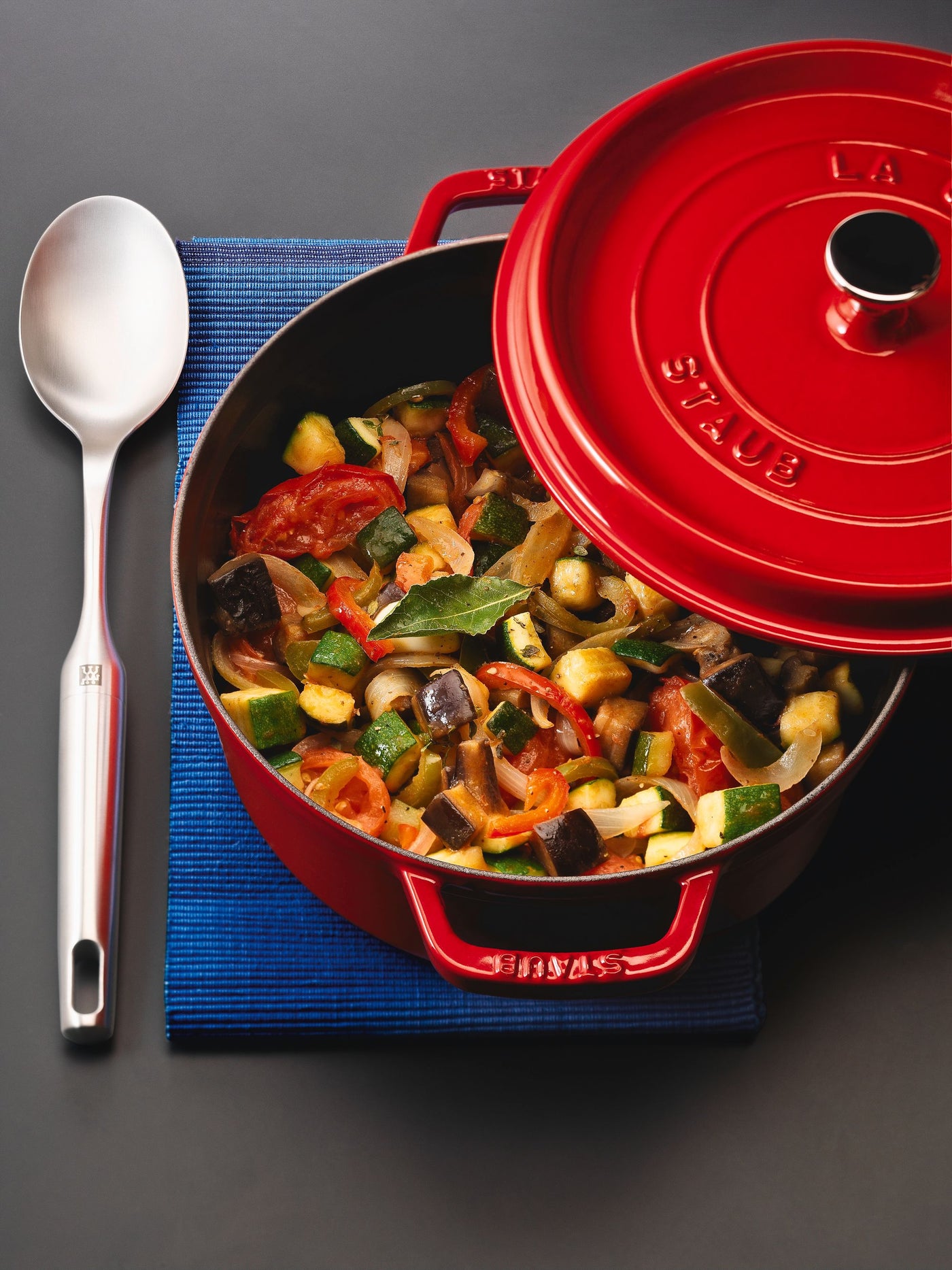 Round Cocotte - 26cm/5.2L Cherry Red