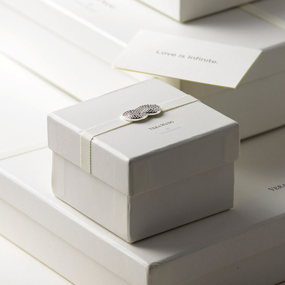 Vera Wang   Infinity Ring Catcher