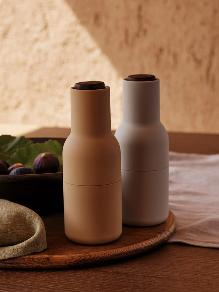 Salt & Pepper Bottle Grinder w. Walnut Lid - Barley