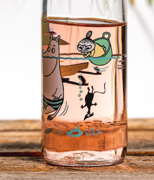 Moomin Glass Bottle Fun In The Water - 0,5L