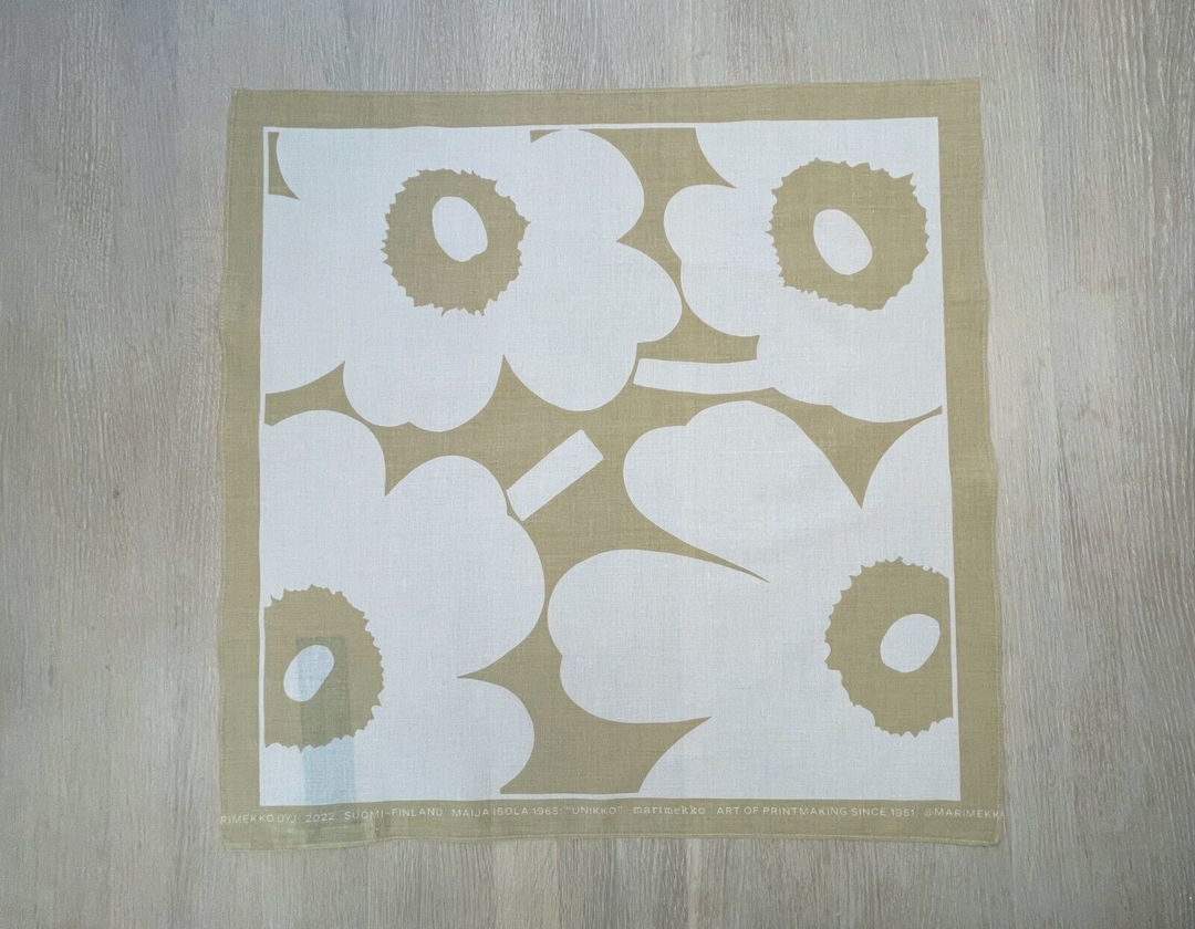 Astrilli Unikko Scarf - Beige and White