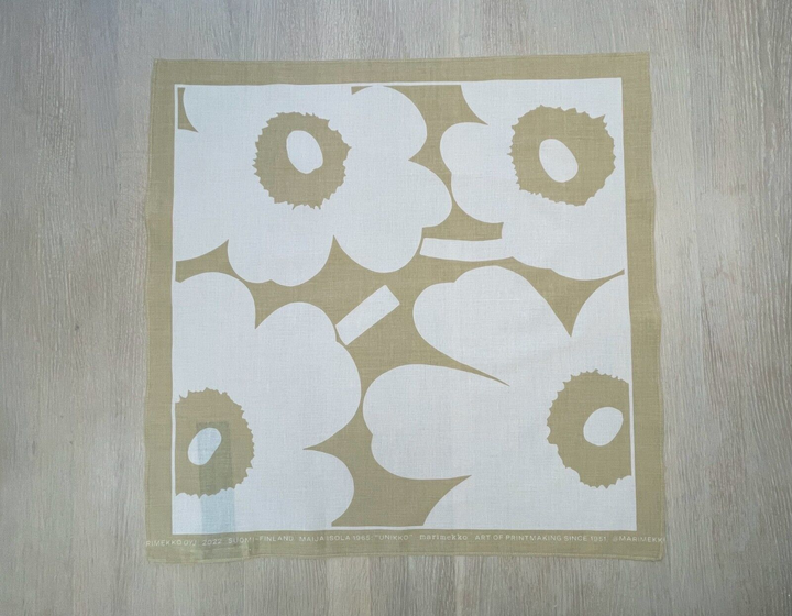 Astrilli Unikko Scarf - Beige and White