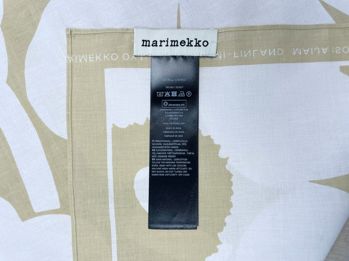 Astrilli Unikko Scarf - Beige and White