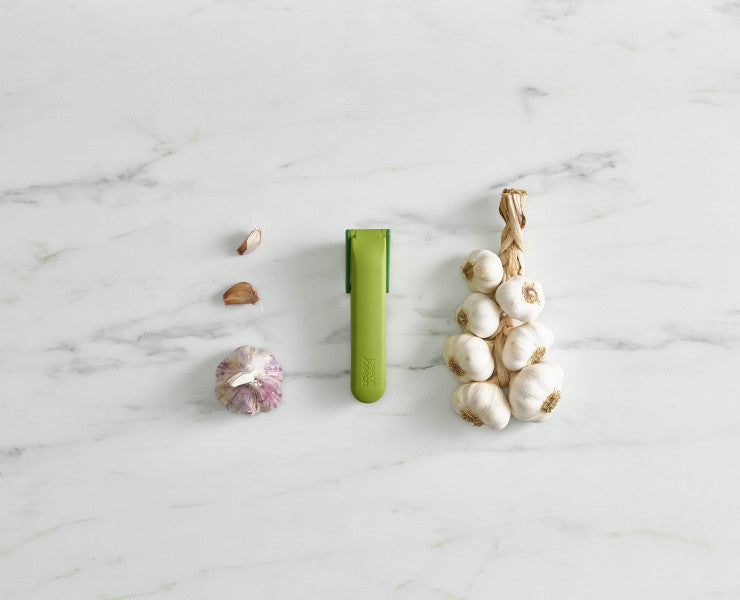 Easy-clean Garlic Press