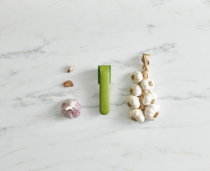 Easy-clean Garlic Press