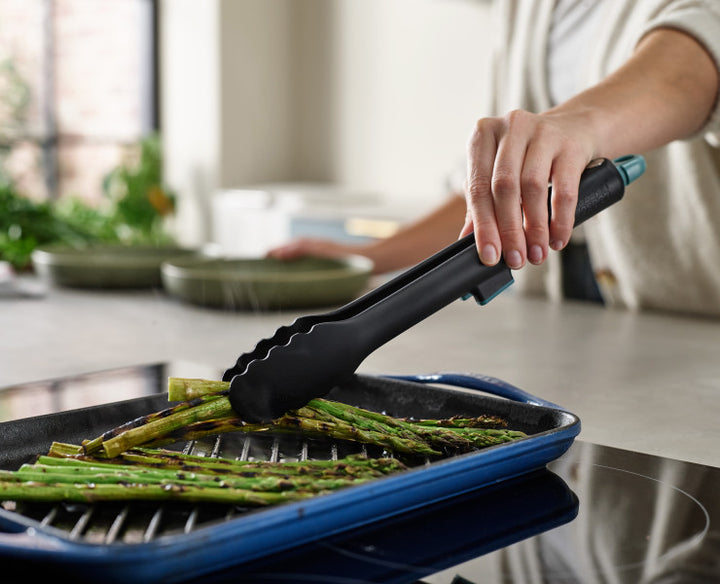 Lockable Tongs with integrated tool rest