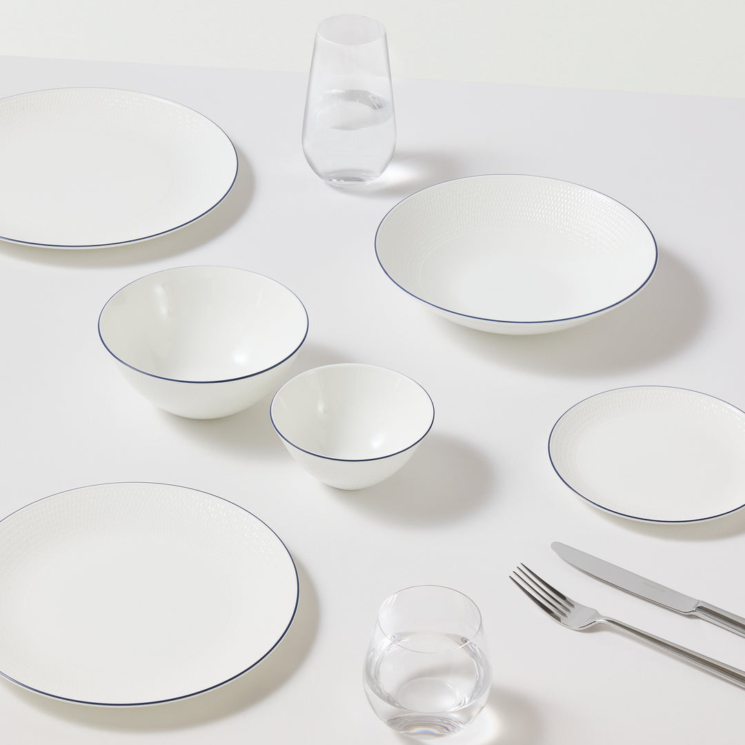 Gio Plate 17cm Blue Line