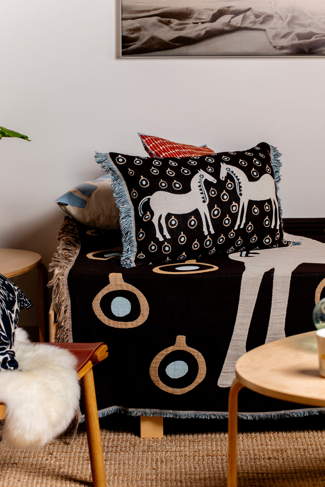 Marimekko - Musta Tamma blanket - 130x180cm – Outdo Homestore Marimekko - Musta Tamma blanket - 130x180cm – Outdo Homestore